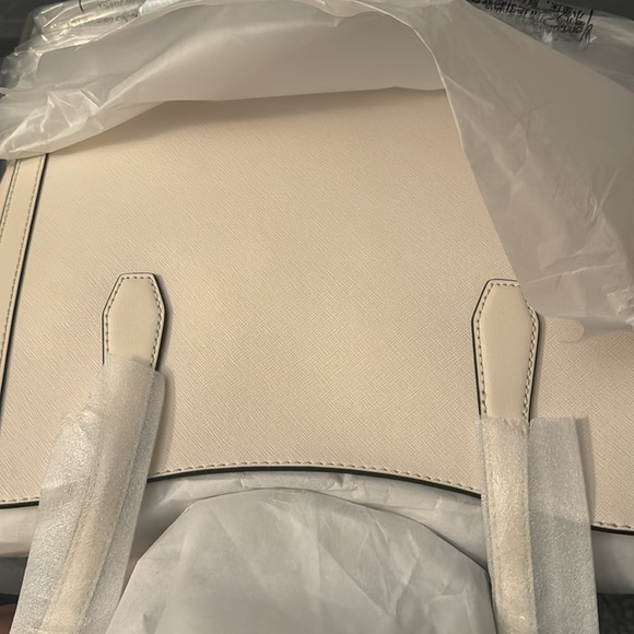 MK -NWT, plastic and dust bag. Light Cream color. - Picture 2 of 5
